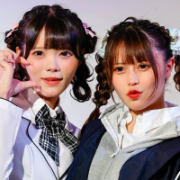 【夕やけちゃんねる】白浜美羽と美澄玲衣が制服コスプレ撮影会をかけて、紙ひこうき飛ばし対決で勝負！　キュートな制服姿を2人が披露！【YouTube動画あり】