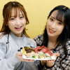 【YouTube動画あり】熱々おでんコーナーで意外な反応を見せる美少女女優・真白みのり！　いつも通り熱さに悶絶するきみと歩実！　先輩後輩コンビが女子会トークで大盛り上がり！